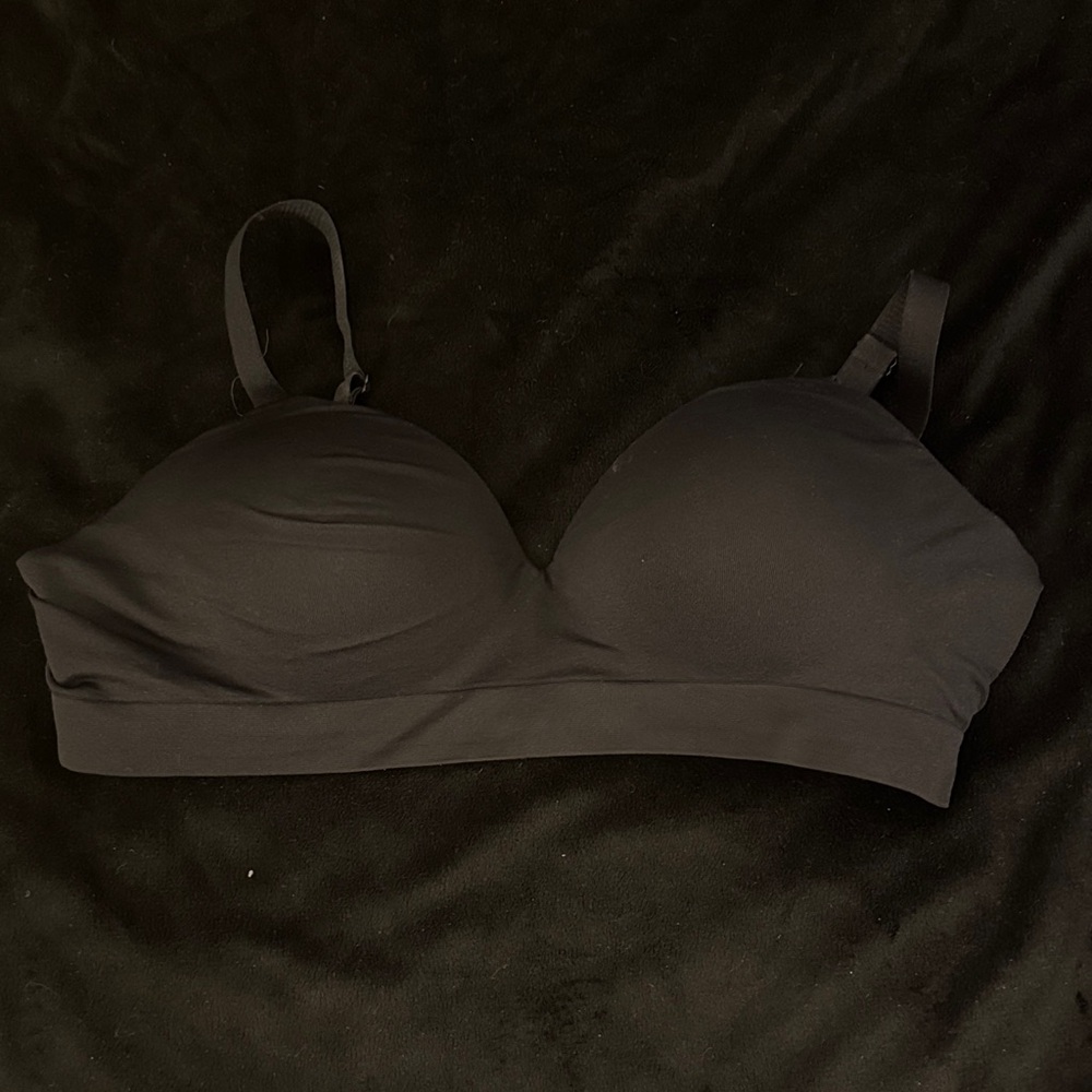 Sleek Black Bra - Picture 4 of 4